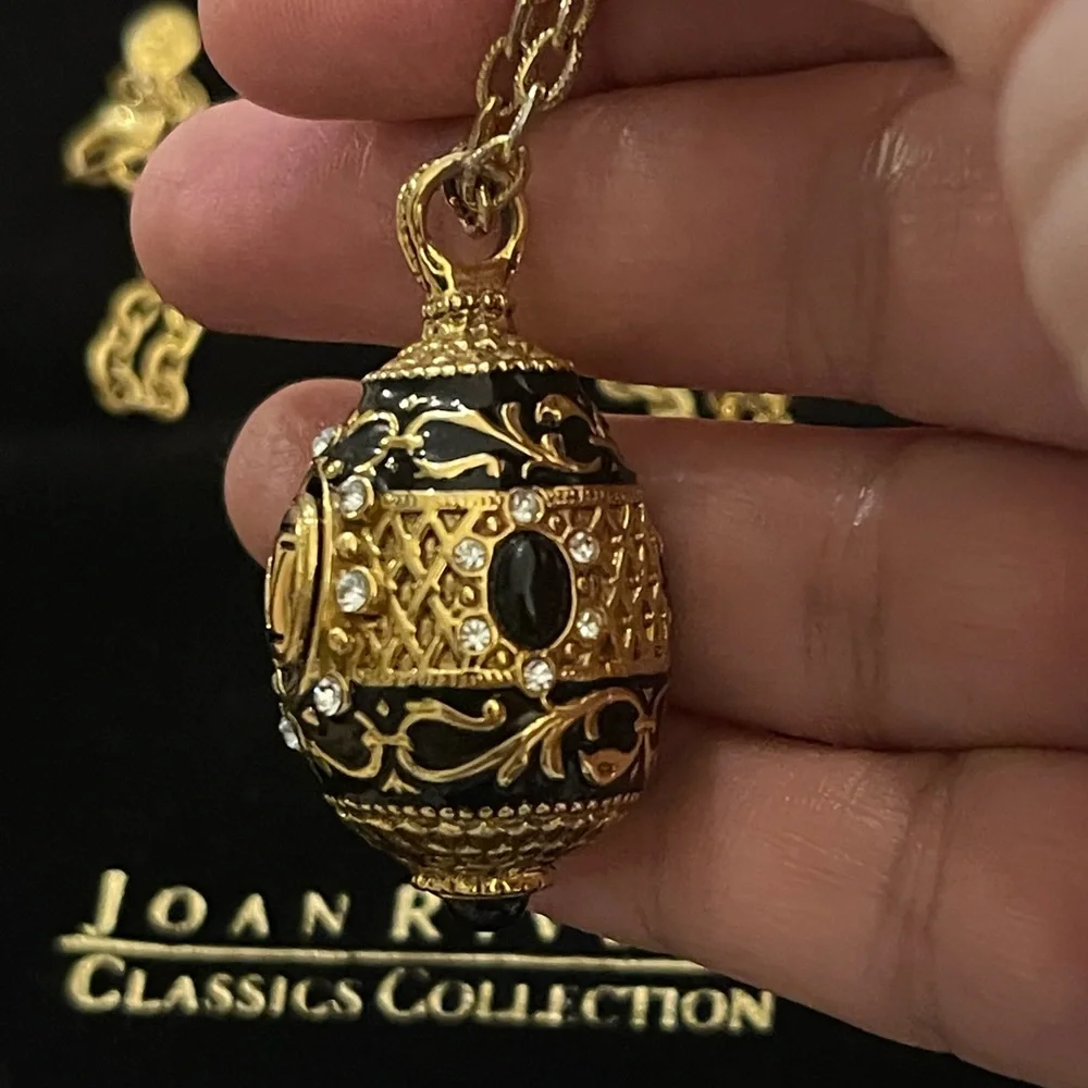 Joan Rivers Faberge style black enamel diamanté gold tone metal V Pendant - Picture 7 of 10